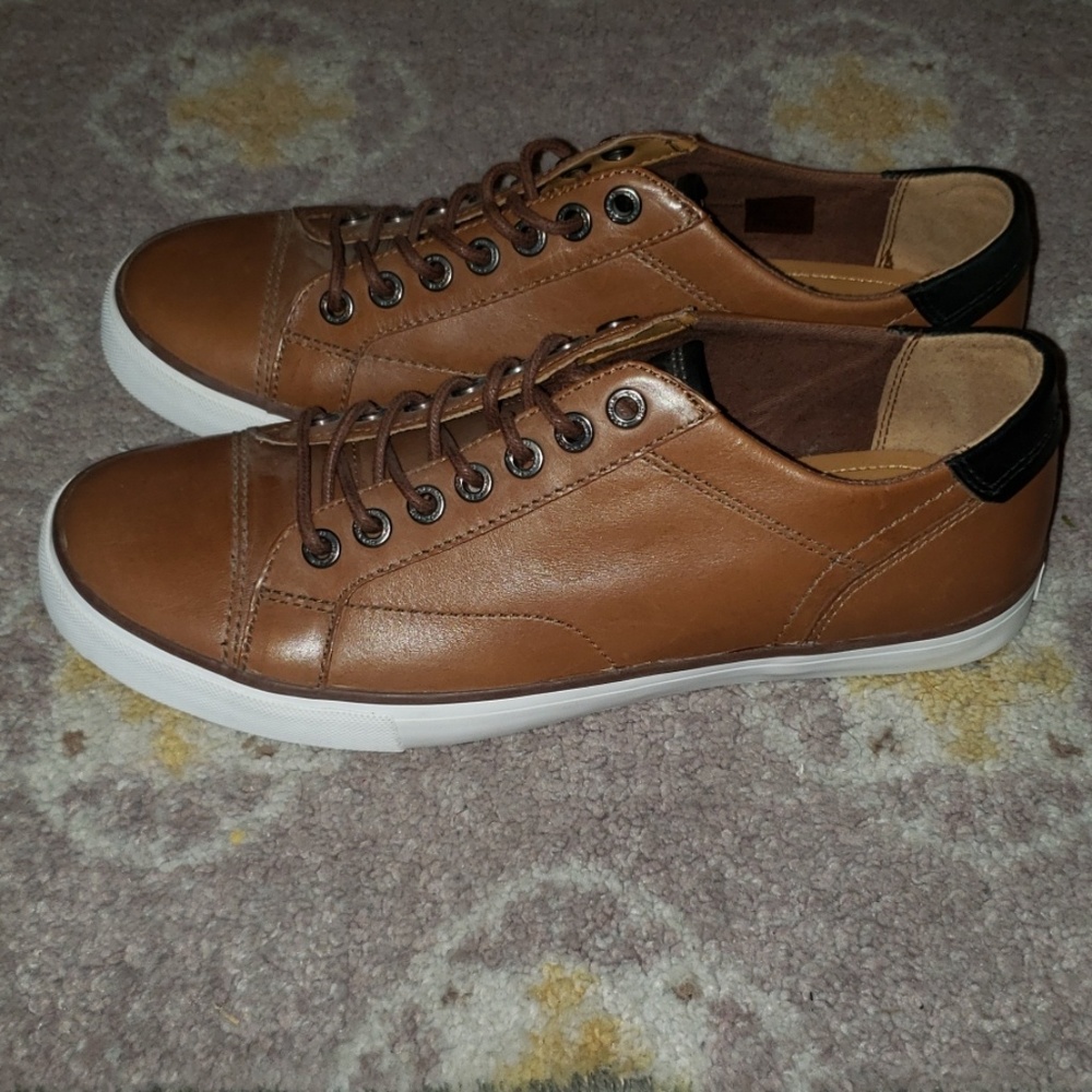 Shoes - Picture 2 of 4